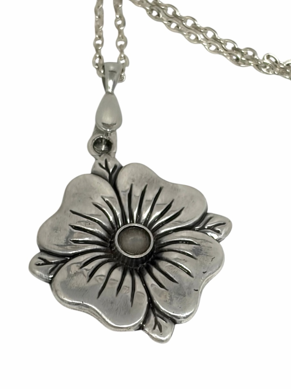 Silver Pewter Flower Pendent Necklace - 18”